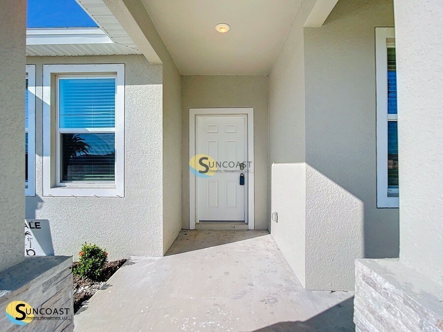 Building Photo - 585 Marion Oaks Pass