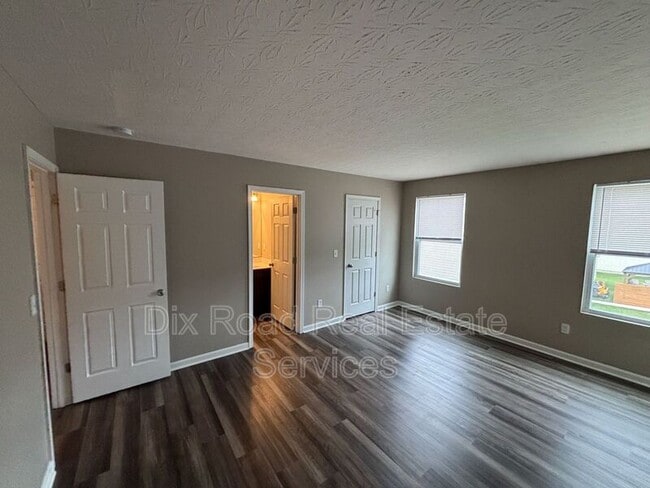 Building Photo - 424 W Kemper Rd