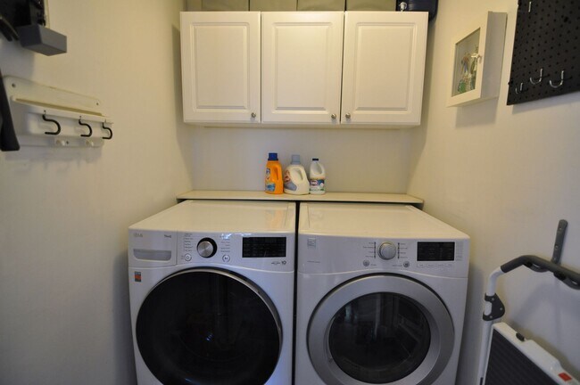 Building Photo - 4 Bedroom Pool Home for Rent in Woodland H...