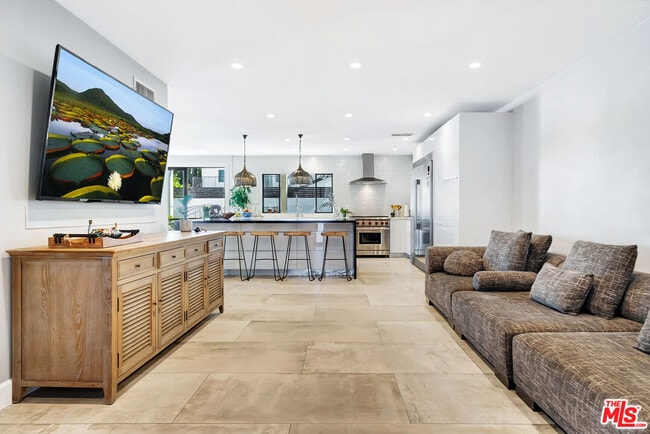 Building Photo - 6324 Geyser Ave