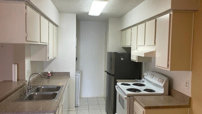 Building Photo - 12615 Brookglade Cir