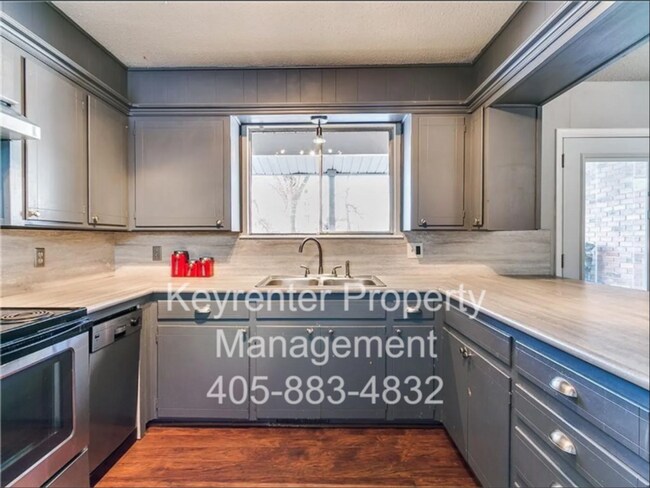 Building Photo - 507 NE 61st St