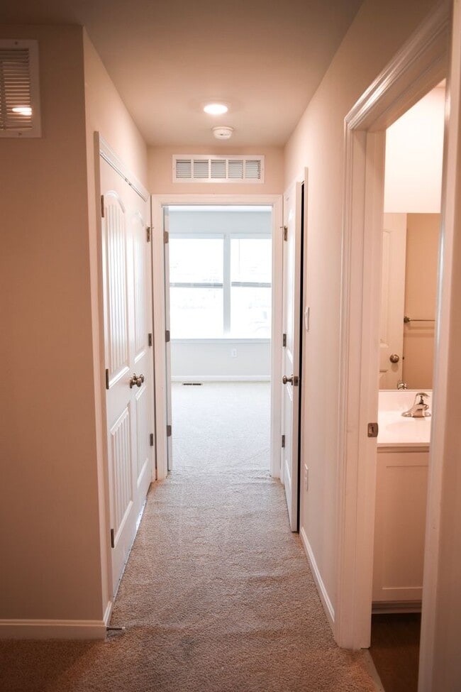 Building Photo - Gorgeous BRAND NEW Townhome Available!