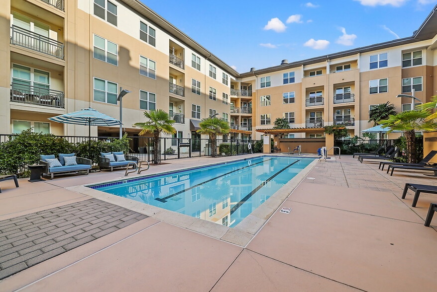 Building Photo - The Plaza