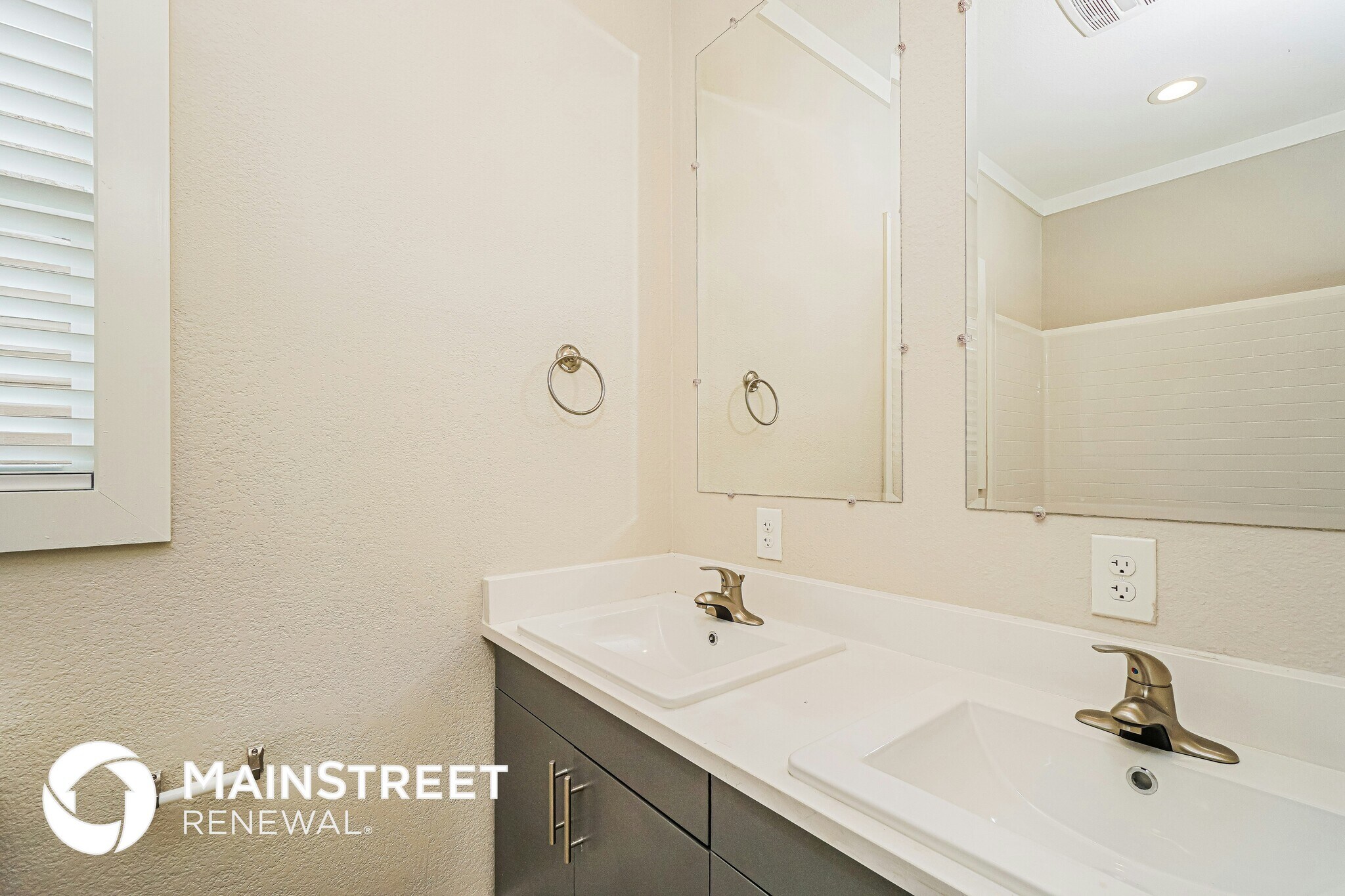 Building Photo - 422 Azucena St