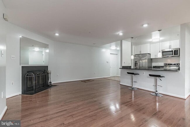 Building Photo - 2051 Alice Ave