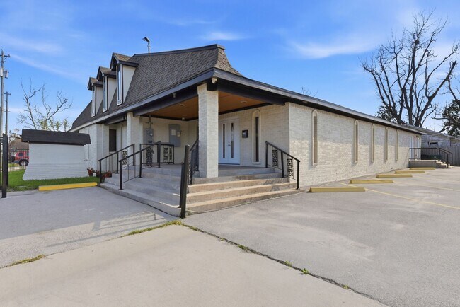 Building Photo - 3911 Fulton St