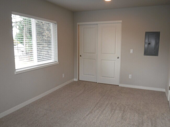 Building Photo - 5295 Chehalis Dr N