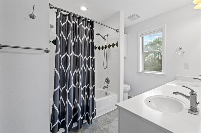 Building Photo - 5512 William Holland Ave