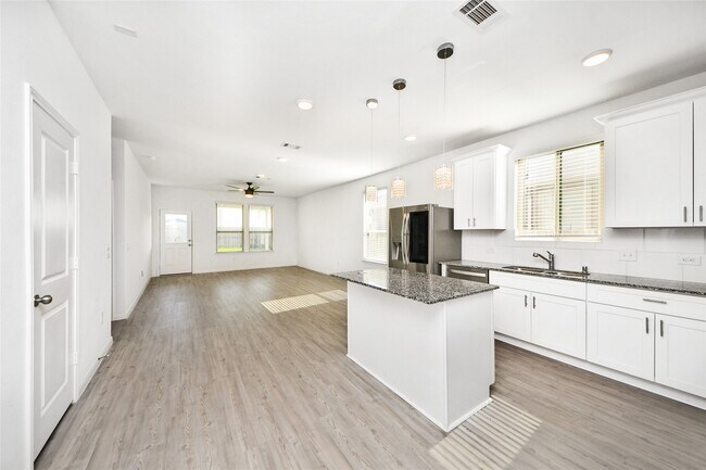 Building Photo - 14817 Ash Landing Dr