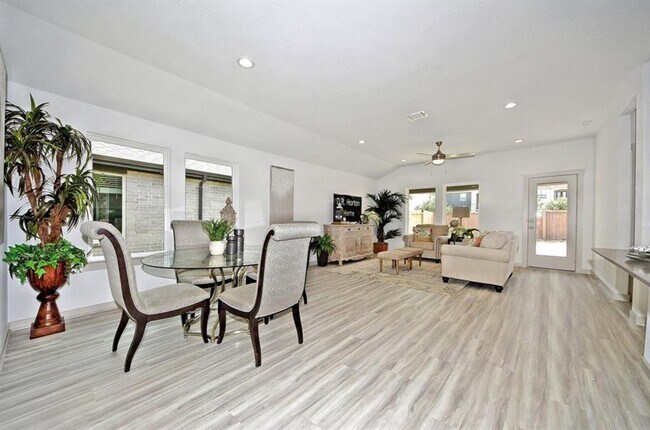 Building Photo - 6902 Telford Holw Trl