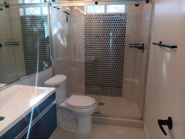 Building Photo - 3 Bedroom, 2.5 Bathroom Home! Schedule a Showing Soon!