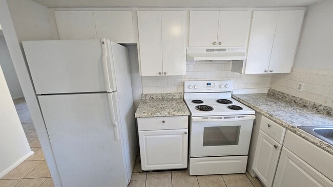 Building Photo - 2216 Flamingo Blvd