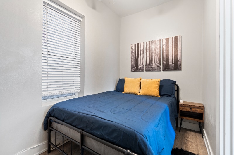 Building Photo - 2345 W 21st St