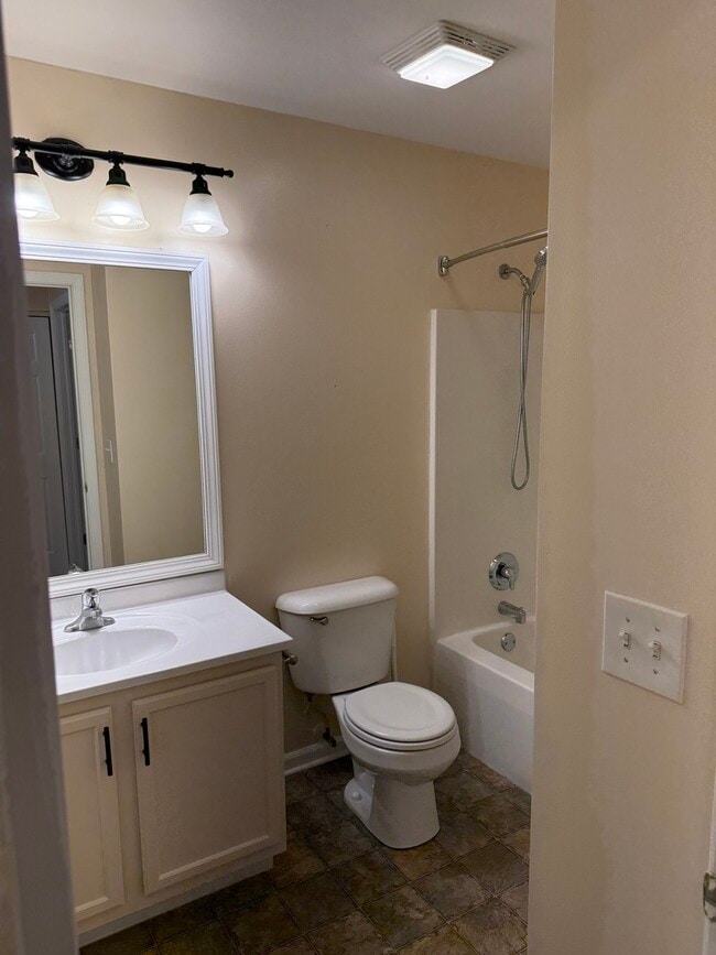 Building Photo - 6538 Commonwealth Dr