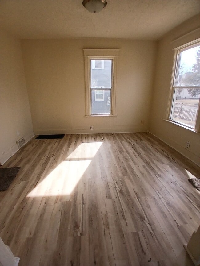 Building Photo - 231 Forest Ave