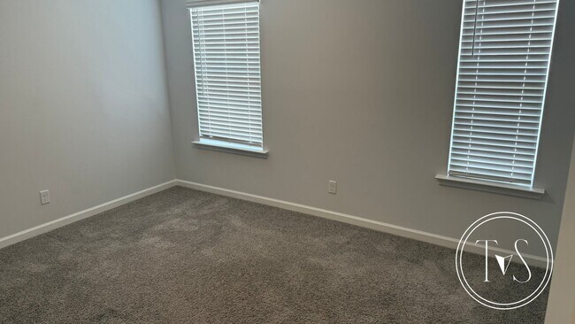 Building Photo - SUMMER MOVE-IN SPECIAL: $1000 OFF 1ST MONT...
