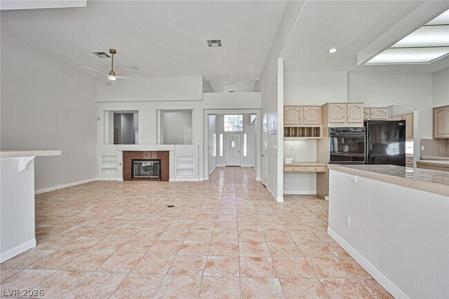 Building Photo - 8052 Marbella Cir