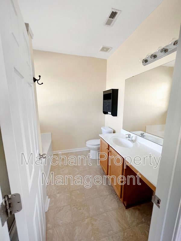 Building Photo - 104 Coxton Mill Ct