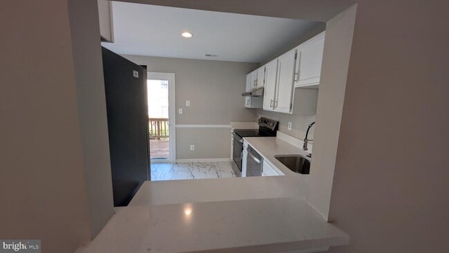 Building Photo - 16303 Taconic Cir