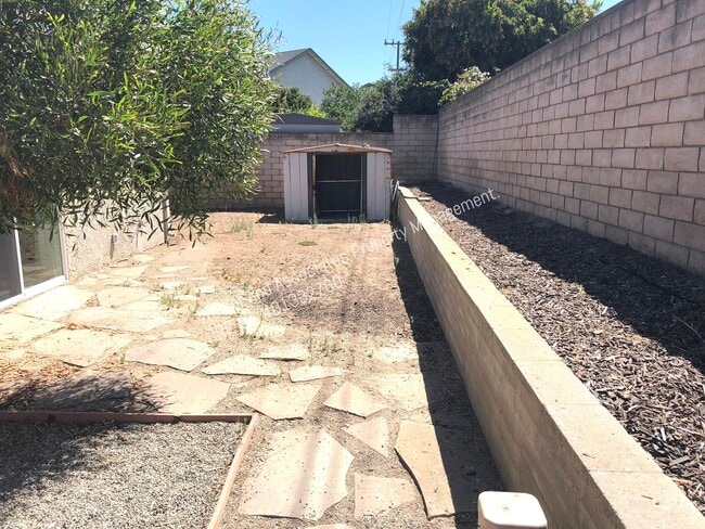 Building Photo - 202 Larkspur Dr