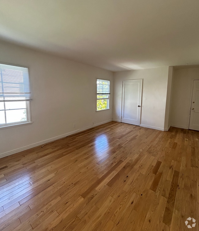 Building Photo - Charming studio in prime Los Angeles locat...