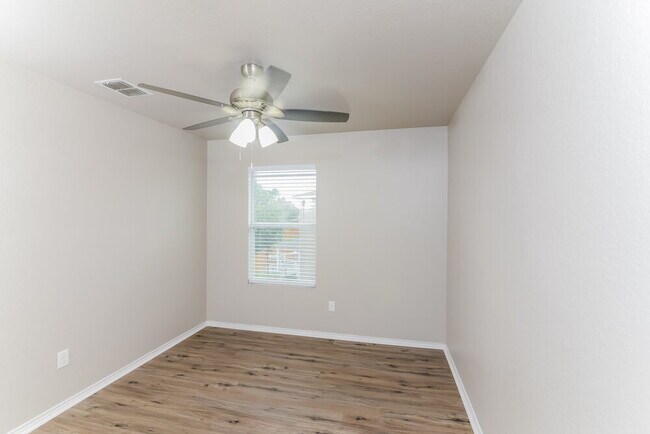 Building Photo - 11811 Dove Ranch