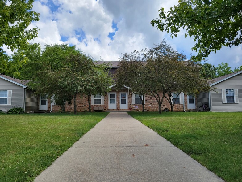 Primary Photo - Hickory Point Apartments