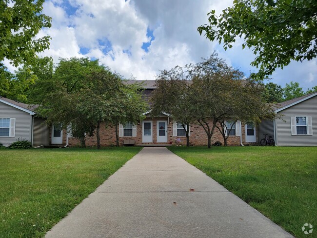 Building Photo - Hickory Point Apartments