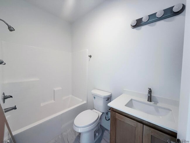 Building Photo - 436 S 17th Ave