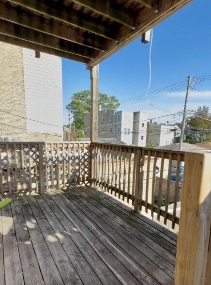 Building Photo - 4117 W Lawrence Ave