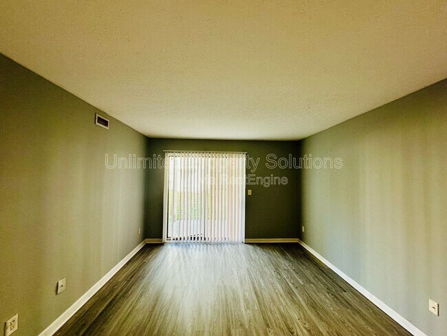 Building Photo - 209 Sunn Aire Ct