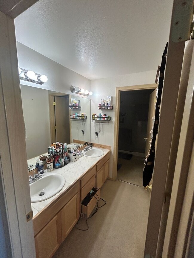 Building Photo - 4B, 2.5BA Pet-friendly home w/2-car garage...