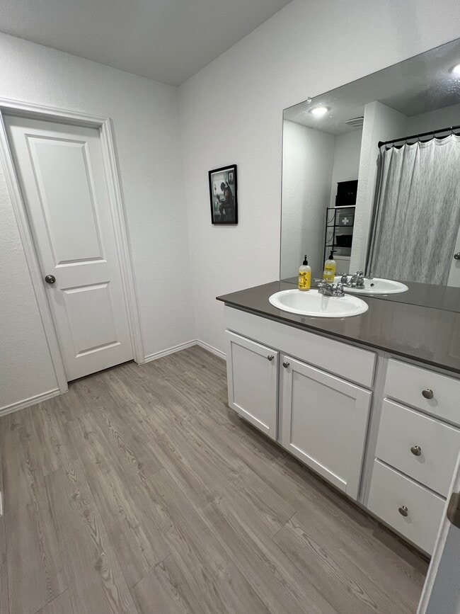 Building Photo - 7211 Green Sapphire