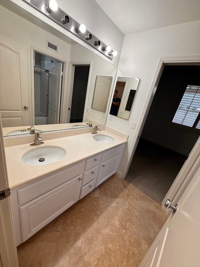 Building Photo - 3116 Promenade