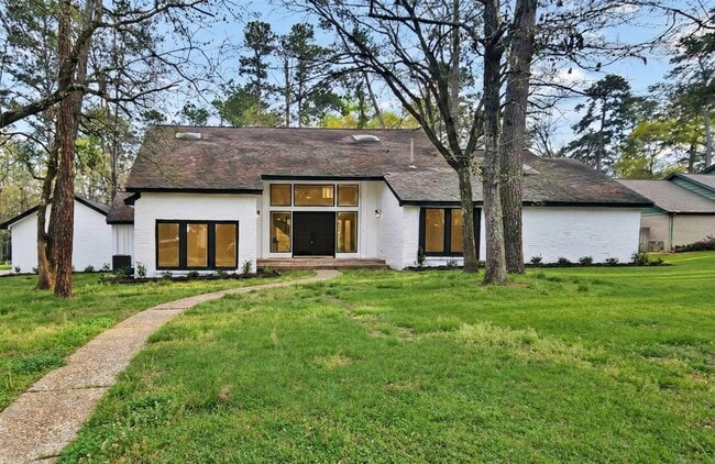 Building Photo - 6123 Northway Dr