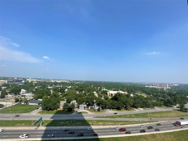 Building Photo - 84 East Ave