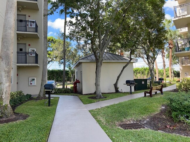 Building Photo - 26 Royal Palm Way