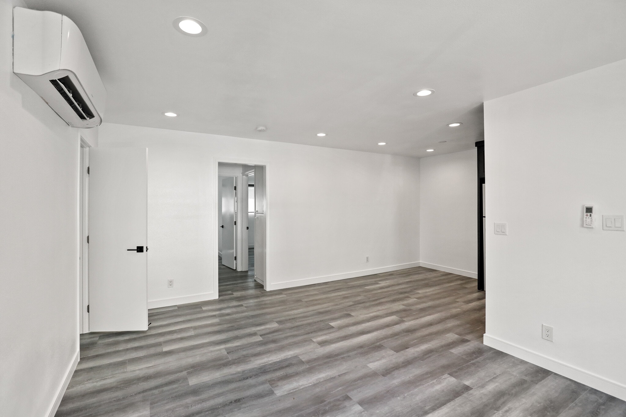 Building Photo - 900 W College St