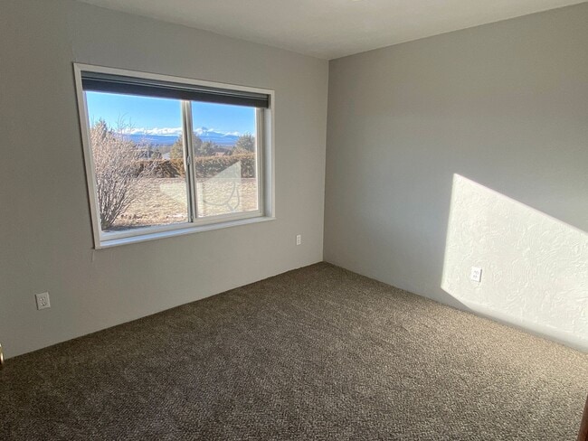 Building Photo - 3 Bedroom 2 Bathroom house in Crooked River Ranch with huge views and a shop!