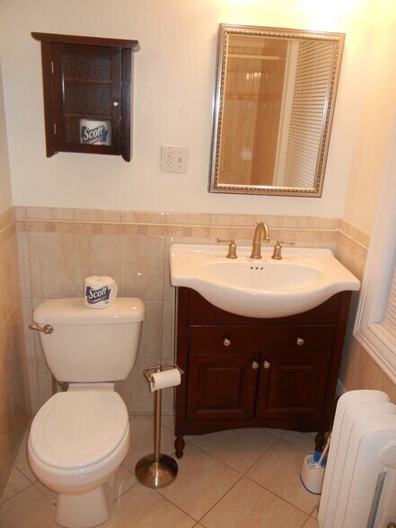 Building Photo - 298 Main St