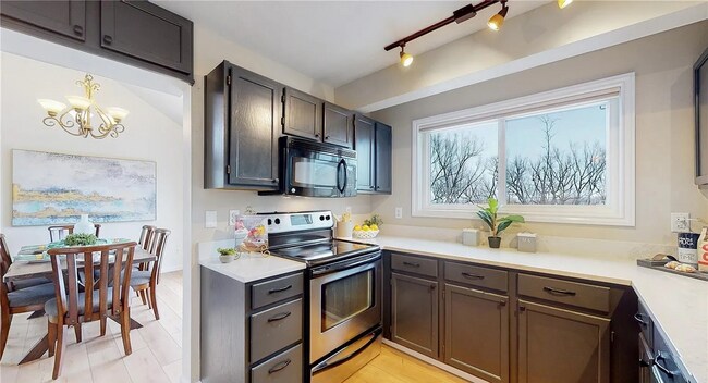 Building Photo - Stunning 5Bed 3.5Bath Modern Home on Spacious Lot in Quiet Boulder Cul-de-Sac