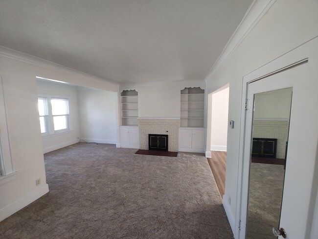 Building Photo - 712 4th St NW