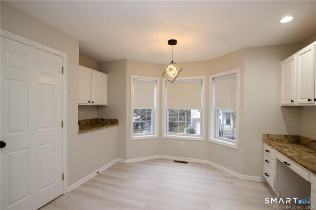 Building Photo - 303 Larson Dr