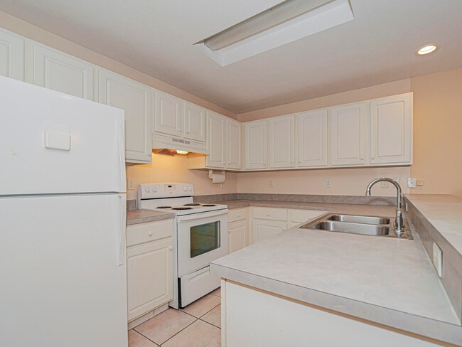 Building Photo - 301 S Wimbrow Dr