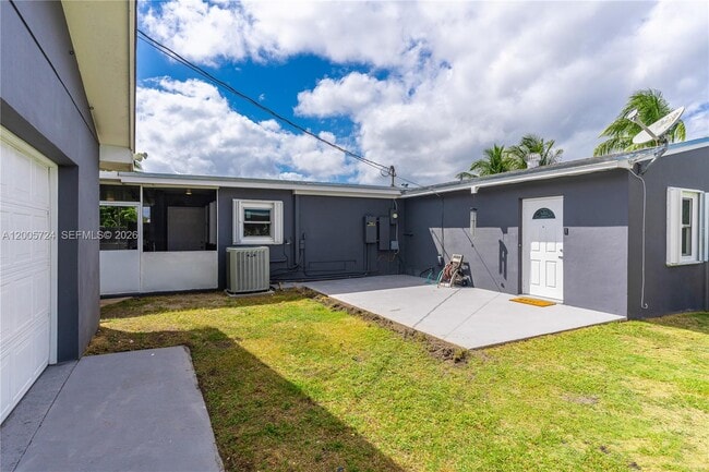 Building Photo - 1430 NE 11th St