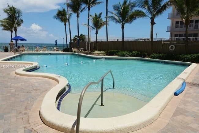 Building Photo - 3800 Galt Ocean Dr