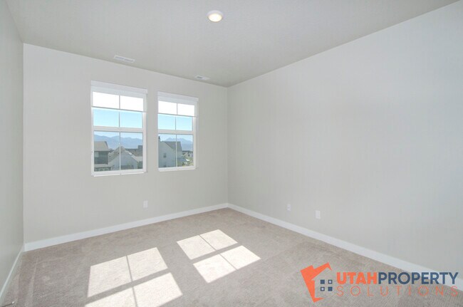Building Photo - 11586 S Bingham Rim Rd