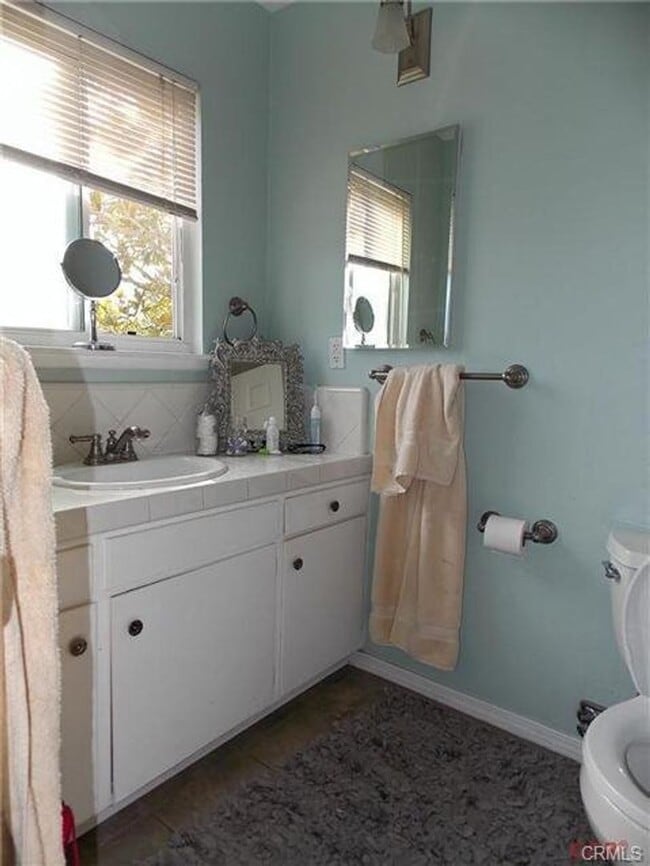 Building Photo - Off of Highland Drive close to cal poly! Approx 2000 feet to Highland Drive Cal Poly Entrance!