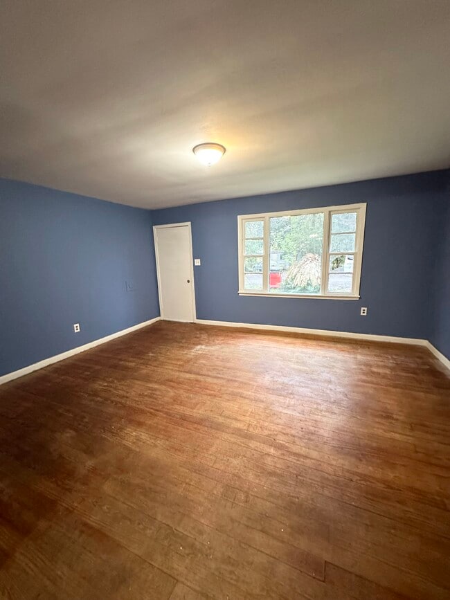 Building Photo - 610 Sunset Dr